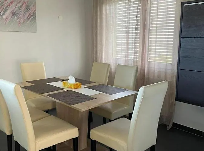 Luxury House With Big Garden And Mountain View 別荘