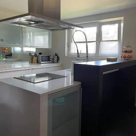 Dom wakacyjny Luxury House With Big Garden And Mountain View